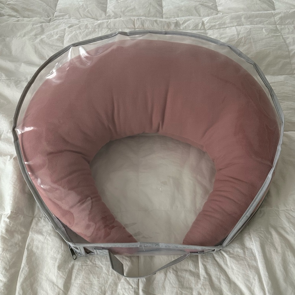Snuggle Me Organic Nursing Pillow - Gumdrop, like new!